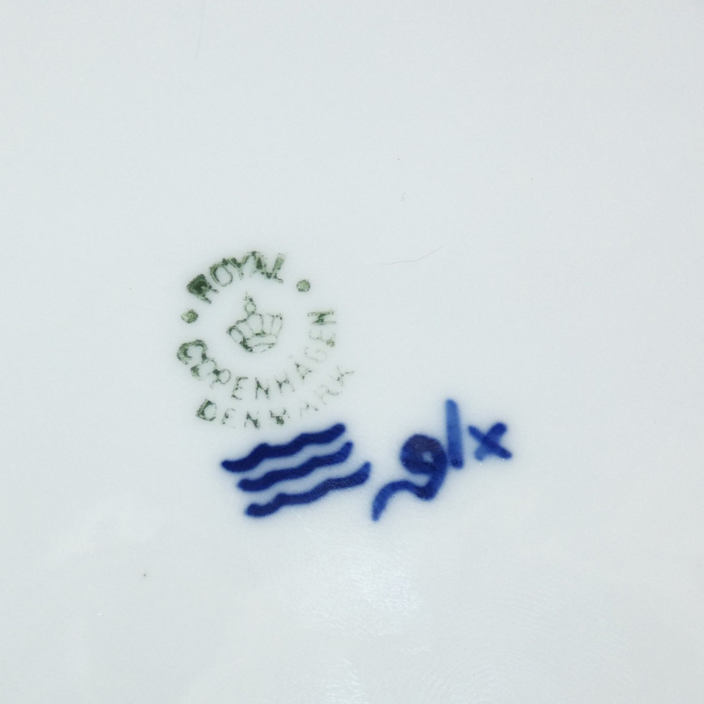 Royal Copenhagen 1946 Christmas Plate