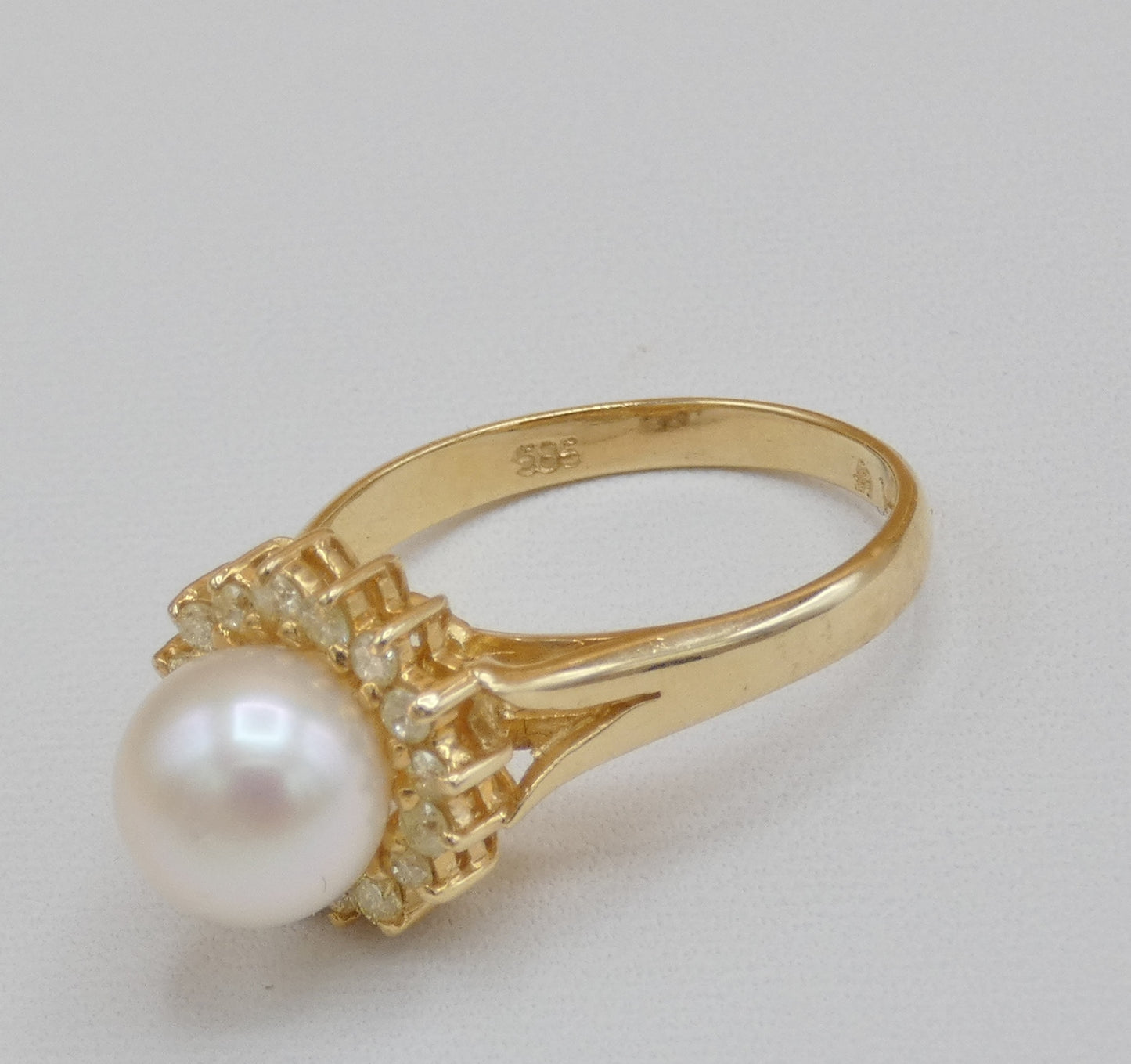 14k Gold Pearl and Halo Diamond Ring