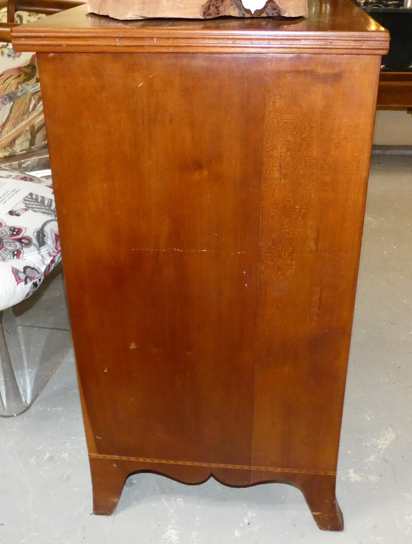 Hepplewhite Chest Dresser
