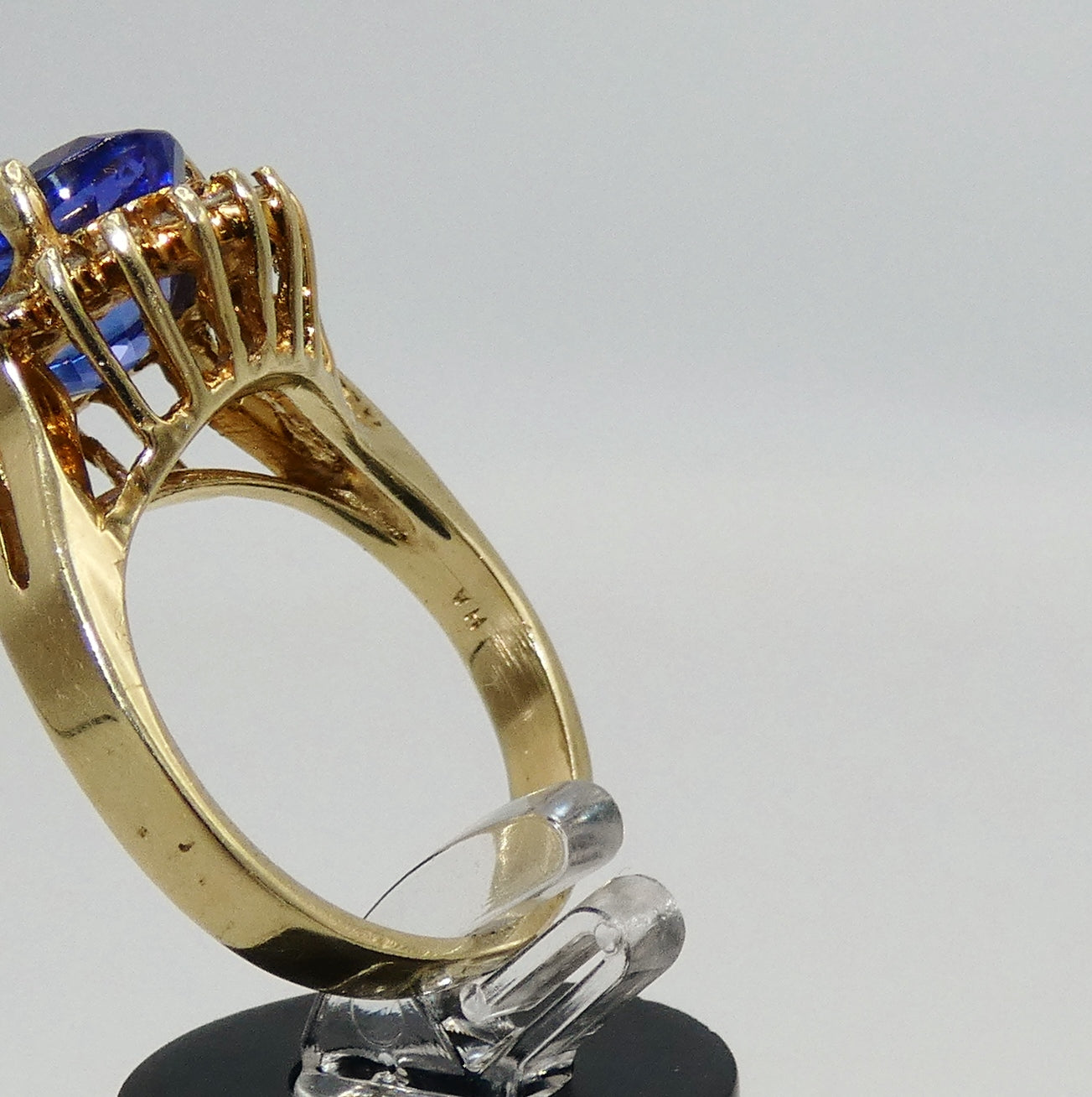 14K Gold Tanzanite & Diamond Ring