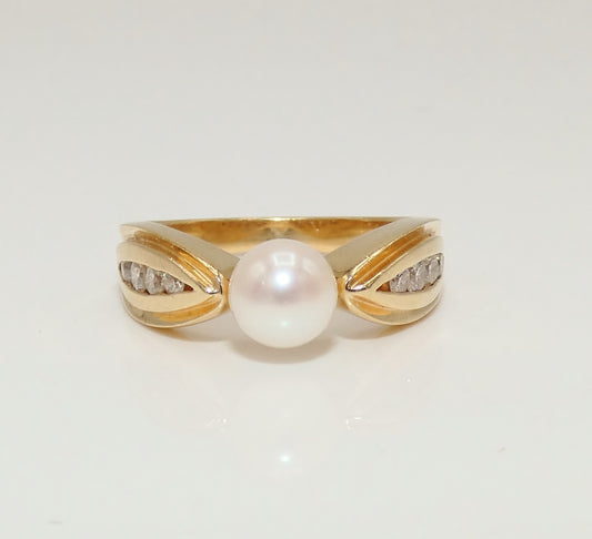 14K Gold Pearl & Diamond Ring