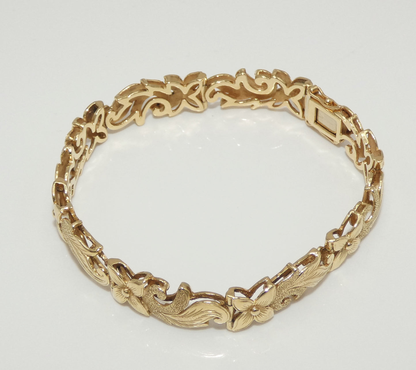 14K Gold Floral Bracelet